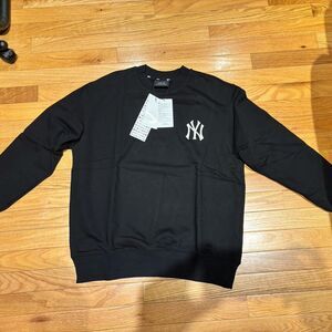 MLB New York Yankee sweatshirt brand new with tag
